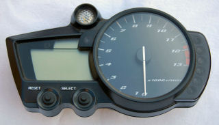 R1 instruments / clocks front